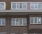 Boven ramen en deuren een rollaag van om en om een lichte en een donkere steen.
<br/>
Corrie Groen- Pickhard, 2017-03-22
